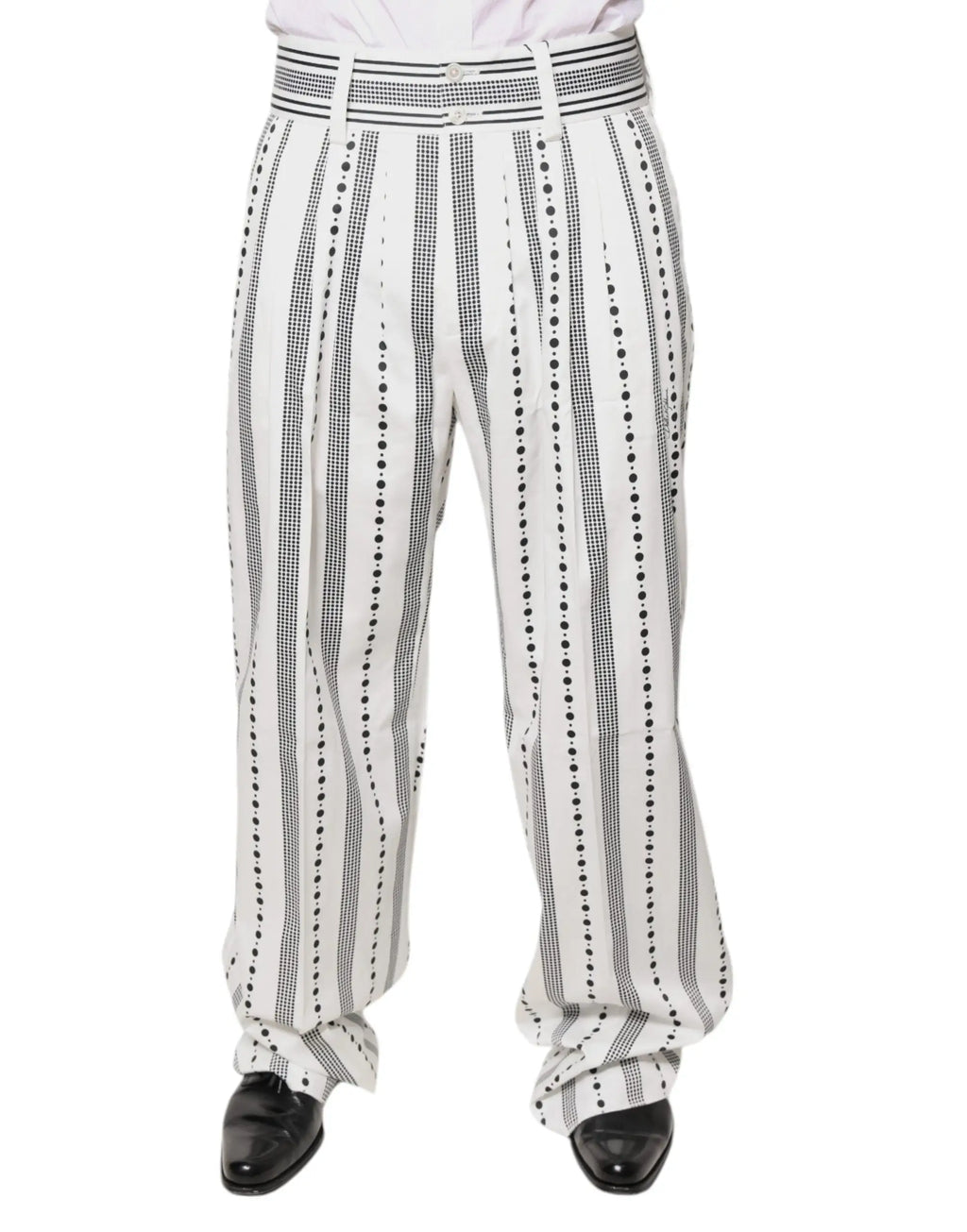 Pantalon droit formel blanc dolce gabbana avec plis noirs verticaux et ceinture rayée assortie en tissu léger