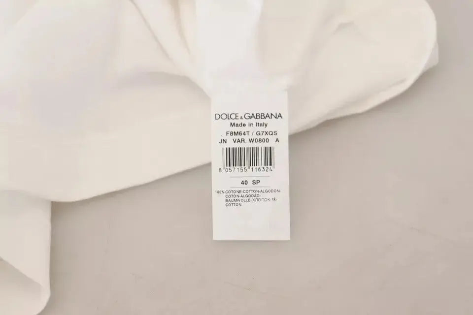 Étiquette blanche dolce & gabbana en coton mélangé avec texte noir et code-barres indiquant origine italienne sur pullover rayé manches courtes blanc