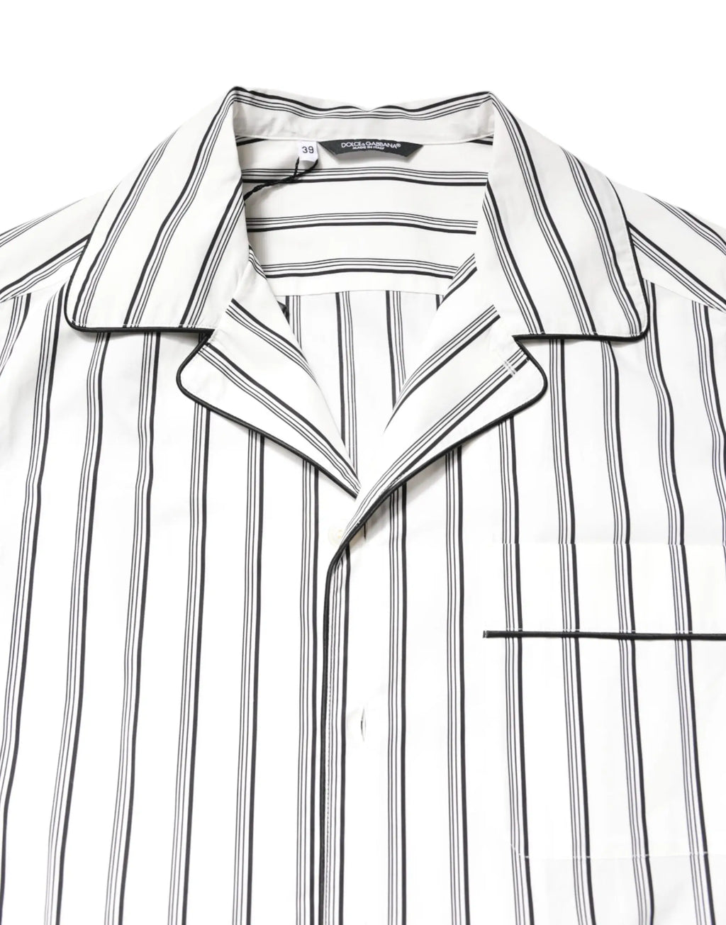Chemise de pyjama lounge blanche à rayures noires verticales dolce & gabbana avec col classique et étiquette de marque