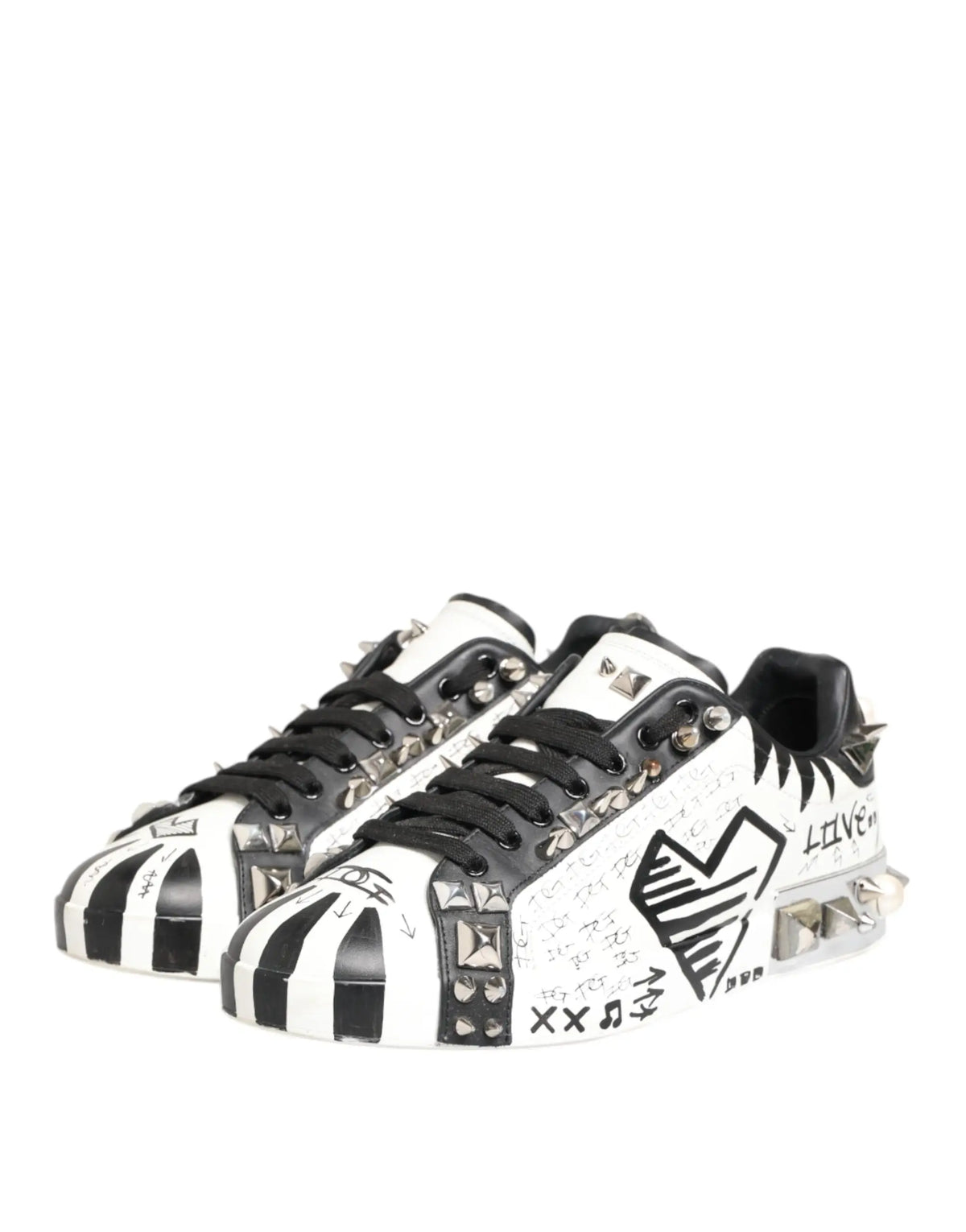 Dolce & gabbana baskets basses blanches cloutées avec graphismes graffiti noirs et design punk