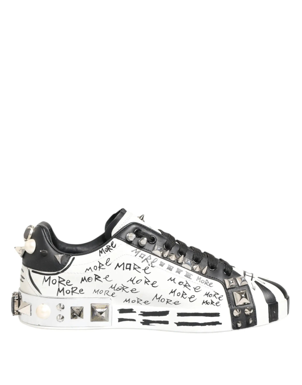 Dolce & gabbana baskets basses blanches en cuir ornées de clous argentés et imprimées lettres graffiti more