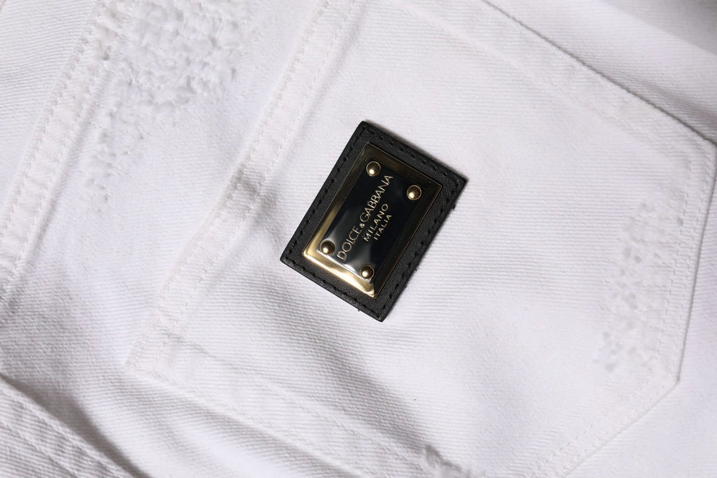 Poche arrière en denim blanc avec patch en cuir noir et logo dolce & gabbana milano italia en métal doré
