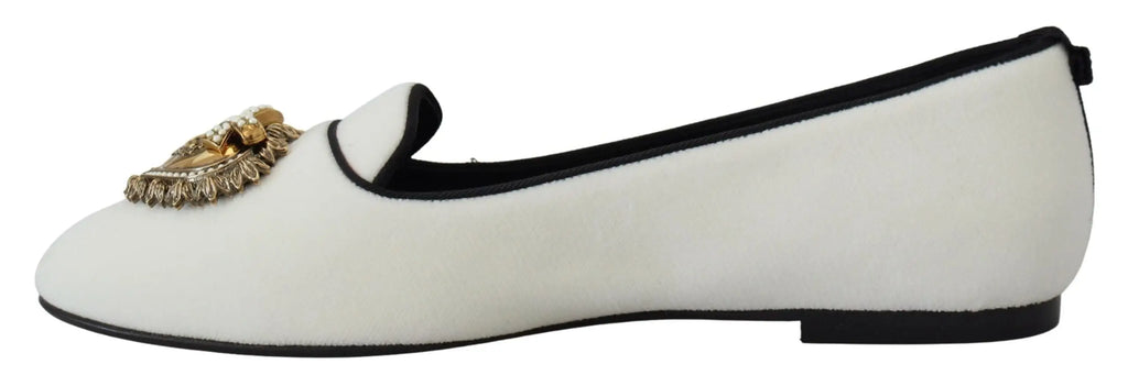 Dolce & gabbana mocassins blancs en daim avec tête de méduse dorée et bordure noire en velours