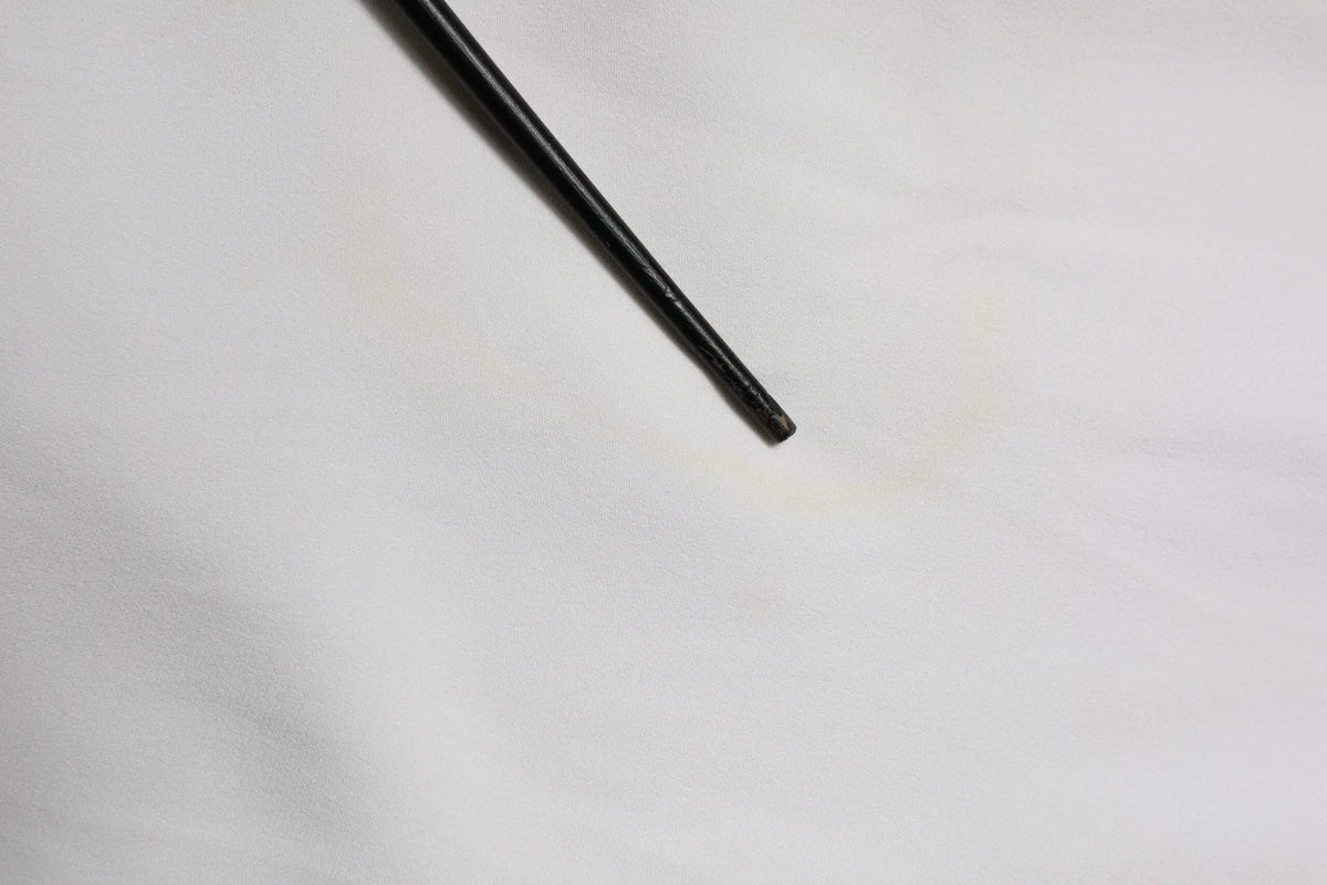 Outil cylindrique noir avec surface légèrement texturée et embout arrondi pour les pantalons jogger viscose blanc Dolce & Gabbana
