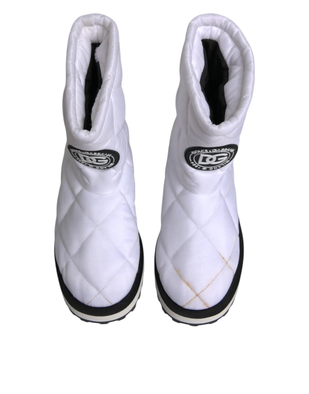 Dolce & gabbana bottes d hiver matelassées blanches en viscose mi-mollet avec semelles noires et patch logo sur le côté