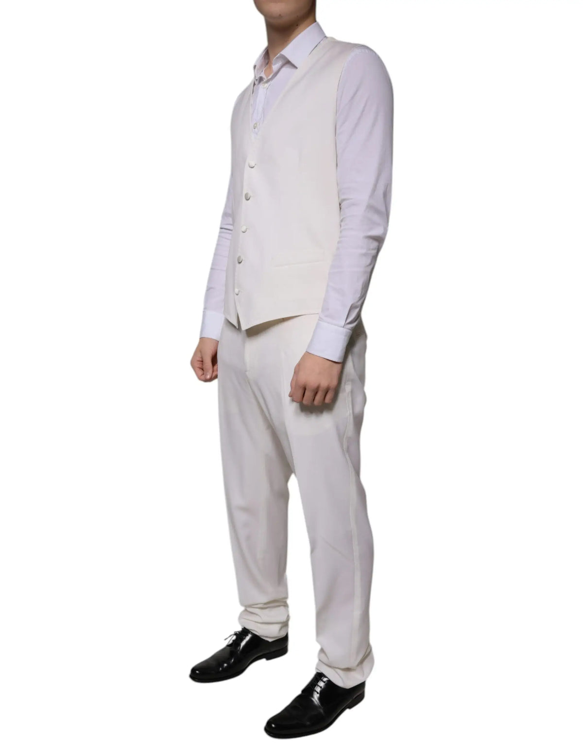 Gilet blanc ajusté en laine et soie dolce gabbana porté sur chemise et pantalon assortis pour costume formel
