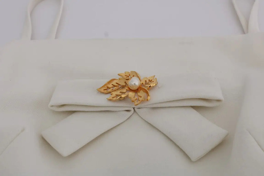 Broche en feuille d or avec perle centrale sur robe droite en laine blanche stretch dolce gabbana