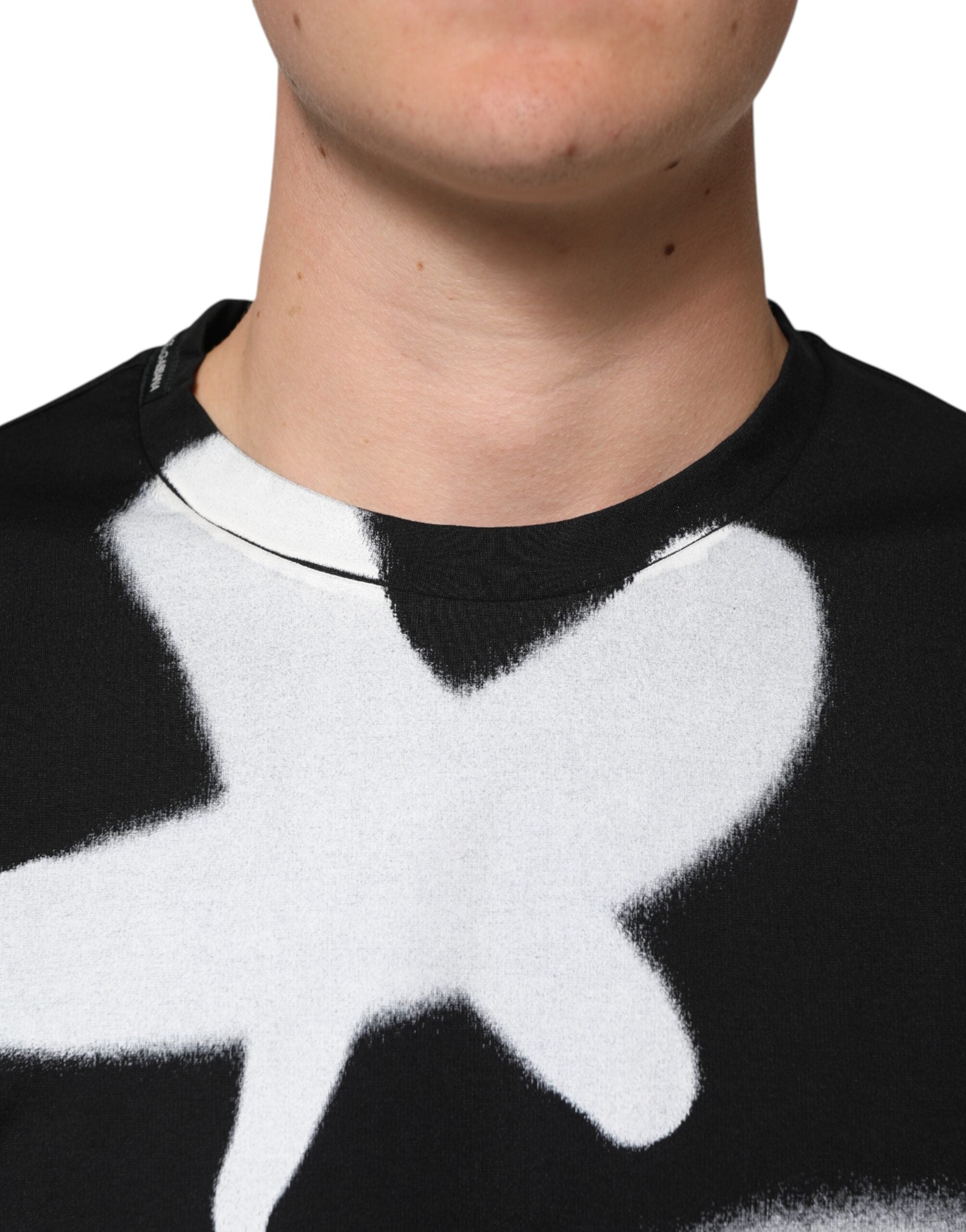 T-shirt à manches courtes Dolce & Gabbana en coton noir avec logo DG et motif graffiti, vue de face.
