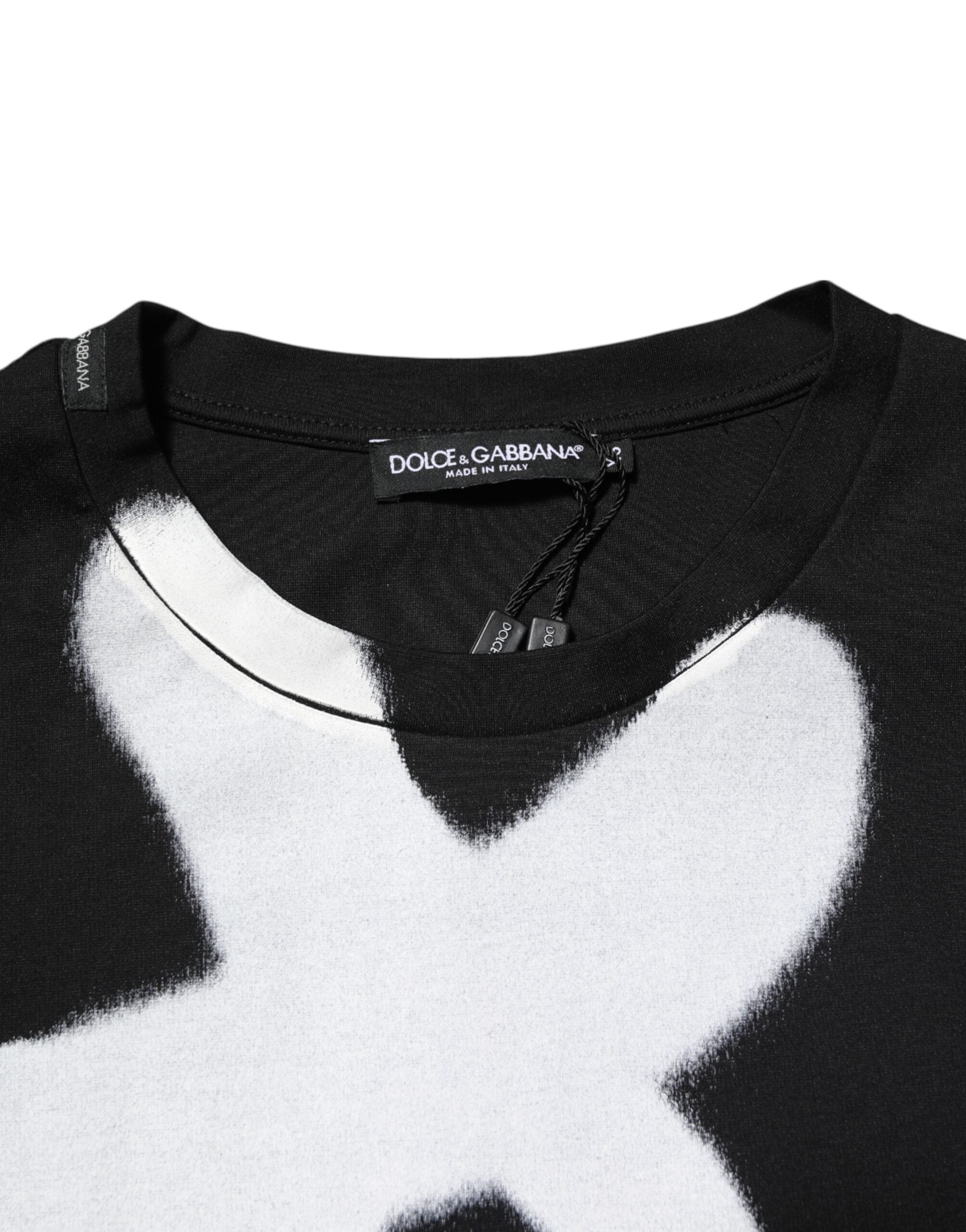 T-shirt à manches courtes Dolce & Gabbana en coton noir avec logo DG et motif graffiti, vue de face.