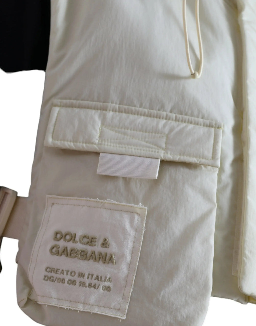 Veston de sport dolce et gabbana jaune en nylon avec capuche et gilet matelassé crème avec étiquette visible