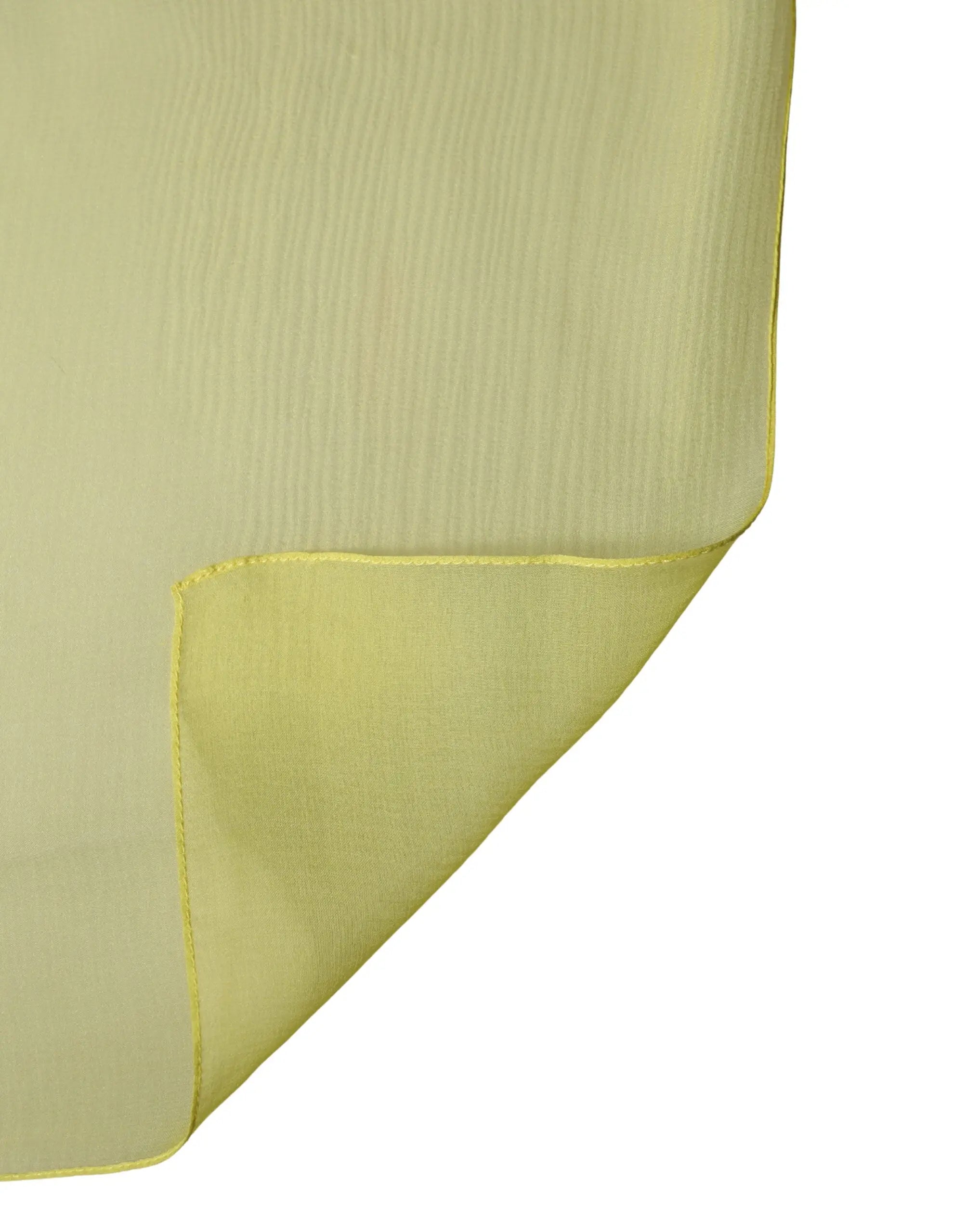 Foulard en soie jaune pâle dolce & gabbana avec motif côtelé subtil et bords cousus assortis 120cm x 117cm