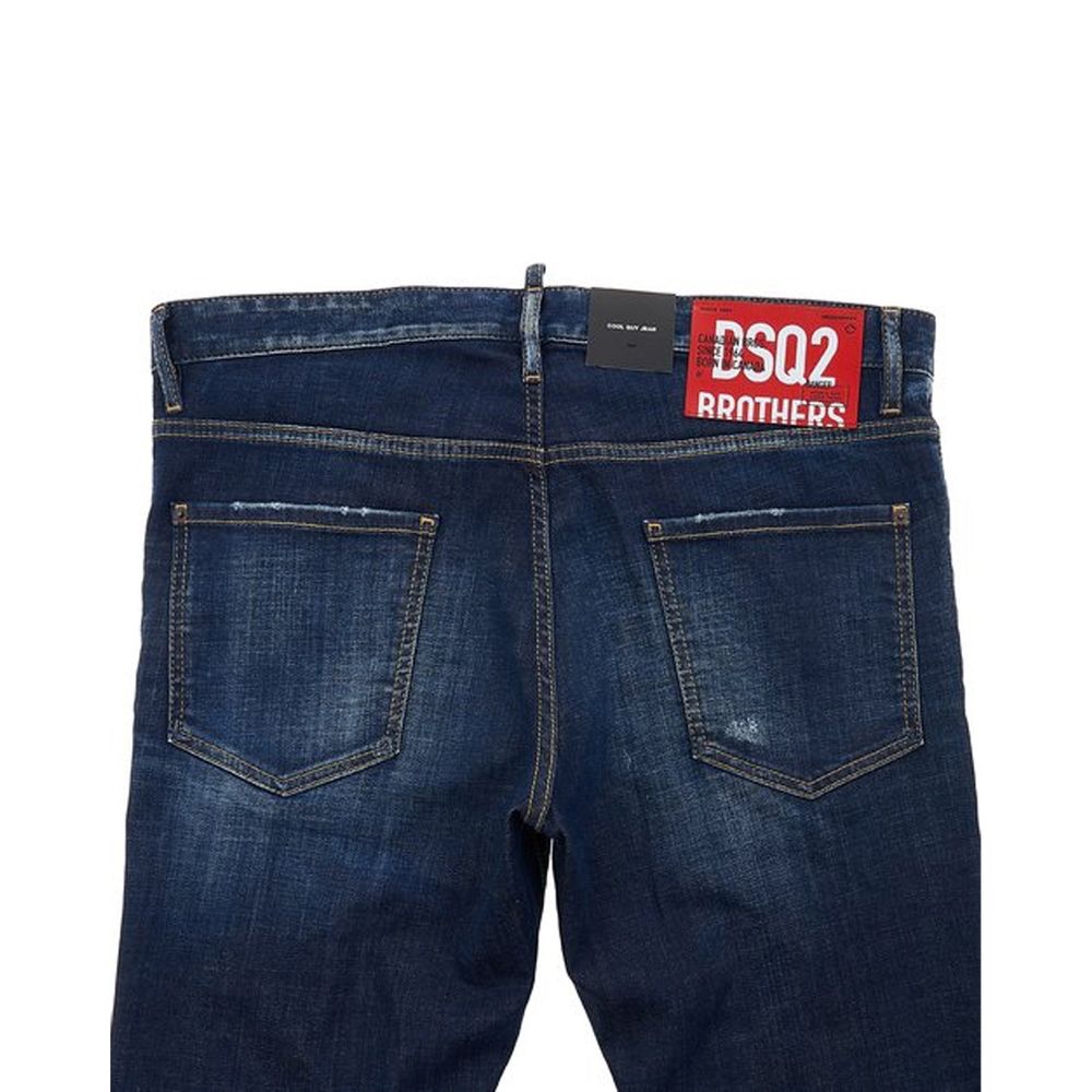 Jeans slim en coton bleu de Dsquared², coupe ajustée, détails classiques, porté sur un mannequin.