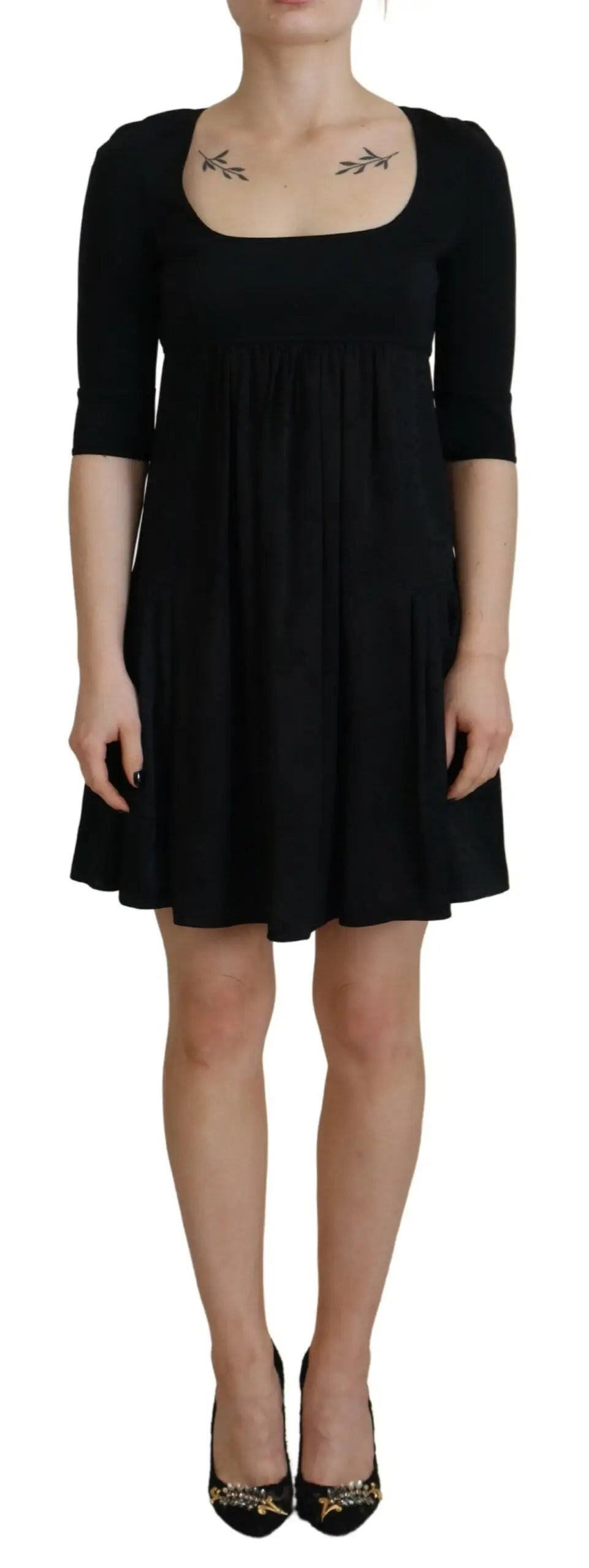 Robe noire dsquared² en acetate à manches courtes trois quarts avec décolleté carré et plis discrets à la taille
