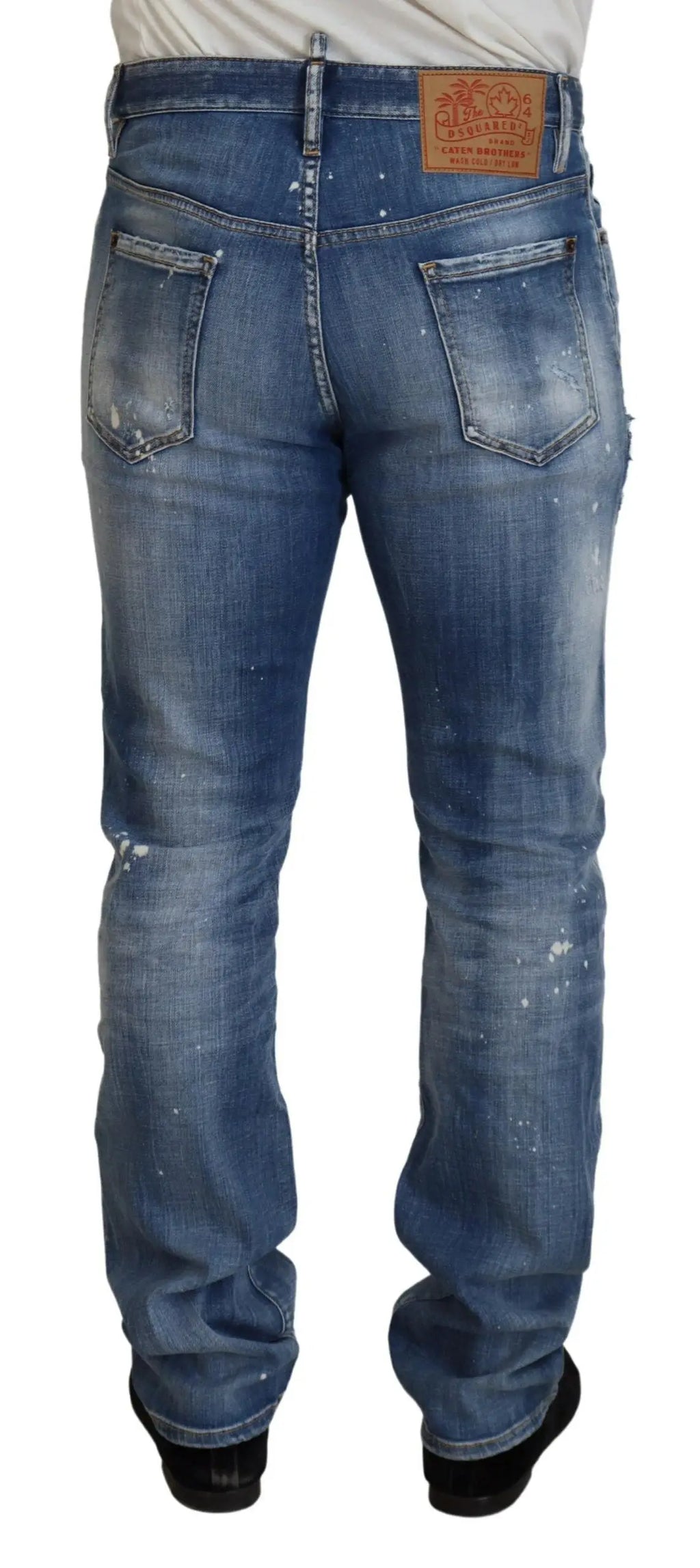 Jeans casual en denim bleu dsquared² avec finition délavée déchirée et taches de peinture vue arrière avec patch cuir brun
