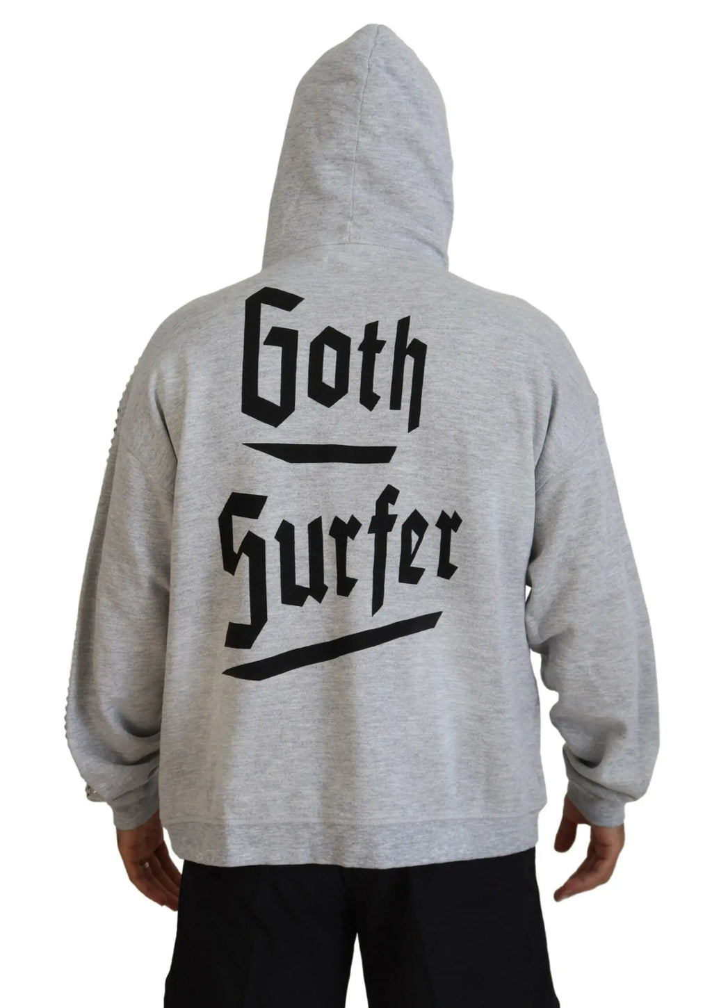 Dos d’un sweat à capuche dsquared² gris chiné avec lettrage goth surfer en style gothique noir et cristaux