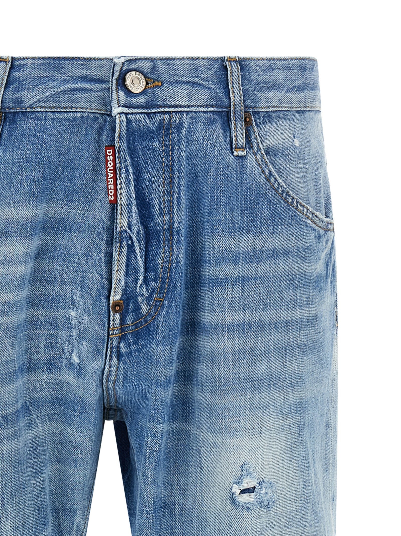 Jeans droits en coton bleu de Dsquared², style classique et coupe droite, visibles sur l'image.