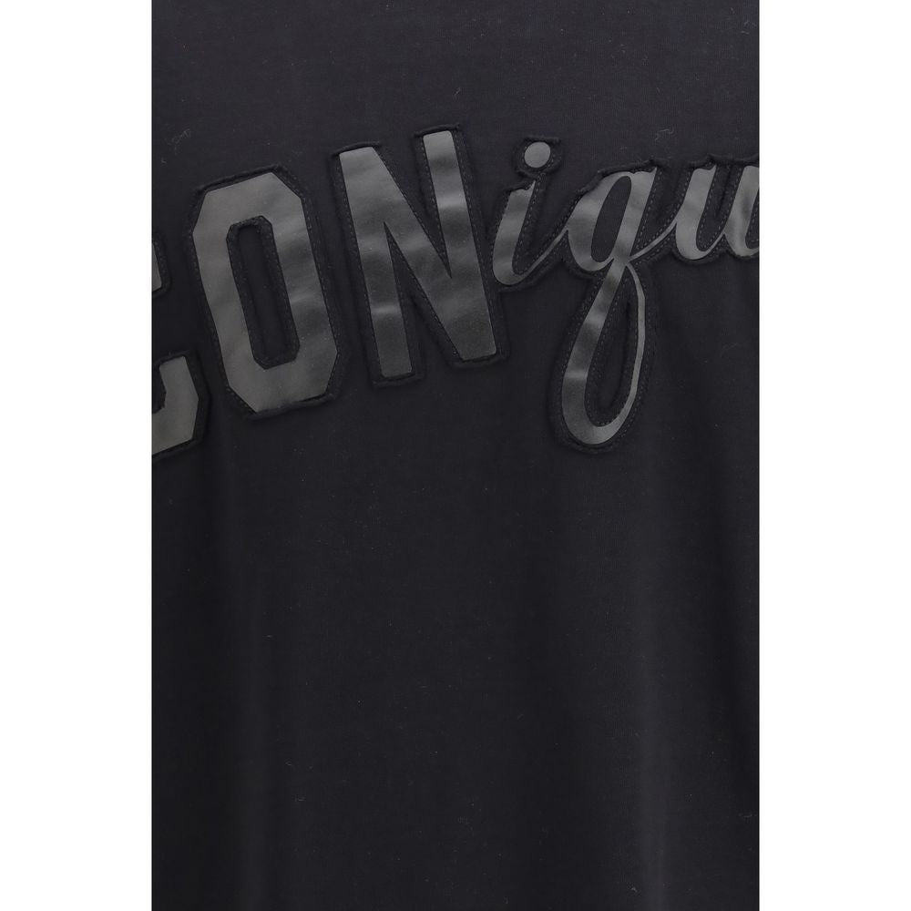 T-shirt en coton noir de la marque Dsquared², coupe classique et logo discret visible sur le devant.