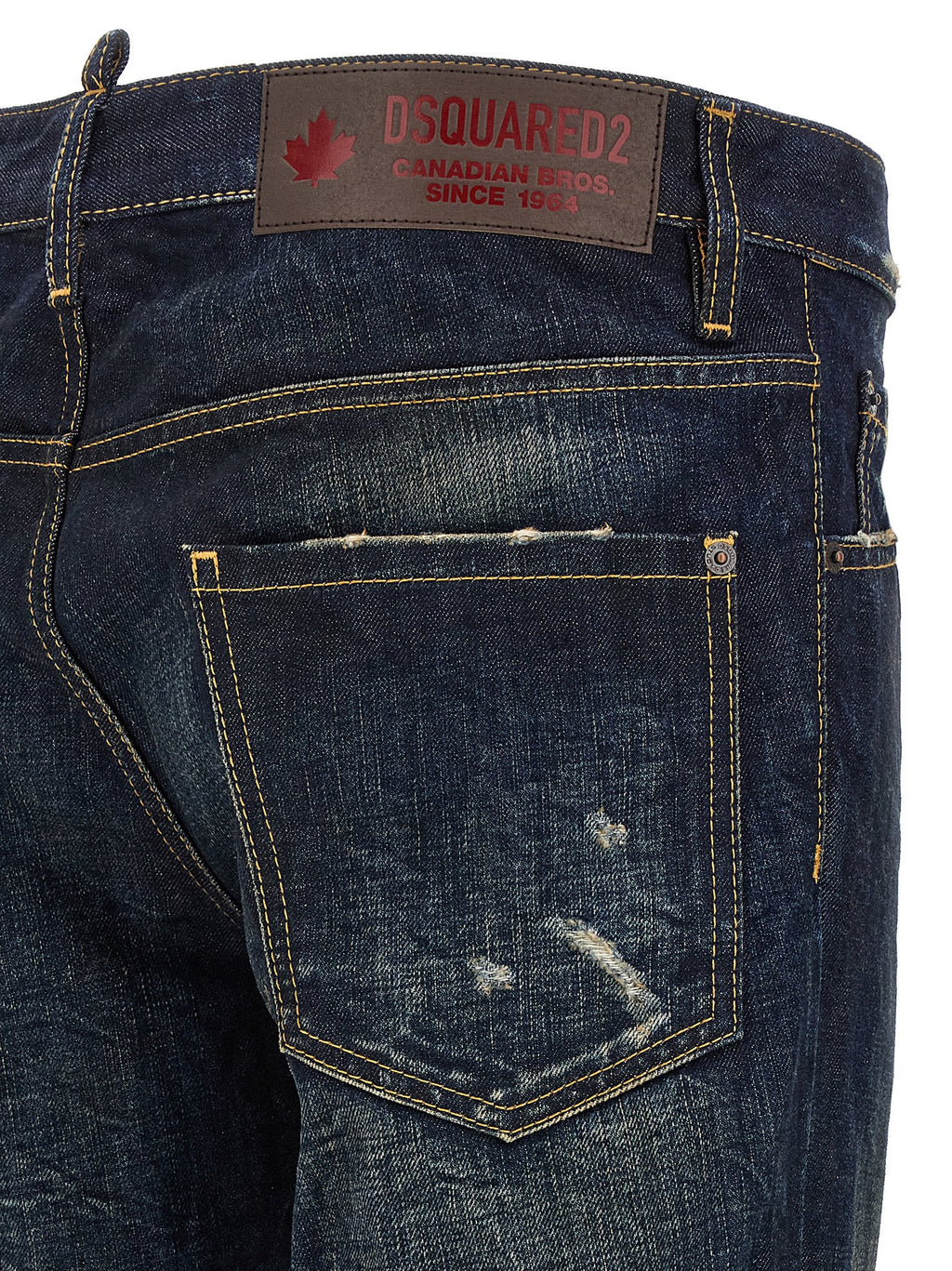 Jeans slim en coton bleu Dsquared², ajustés, avec détails classiques visibles sur le devant et la ceinture.