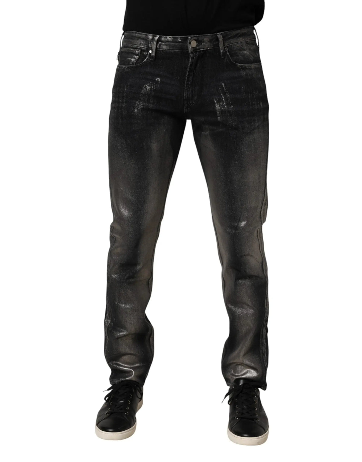 Jean denim slim fit homme emporio armani noir en cuir vieilli avec fini brillant et détails subtils de décoloration
