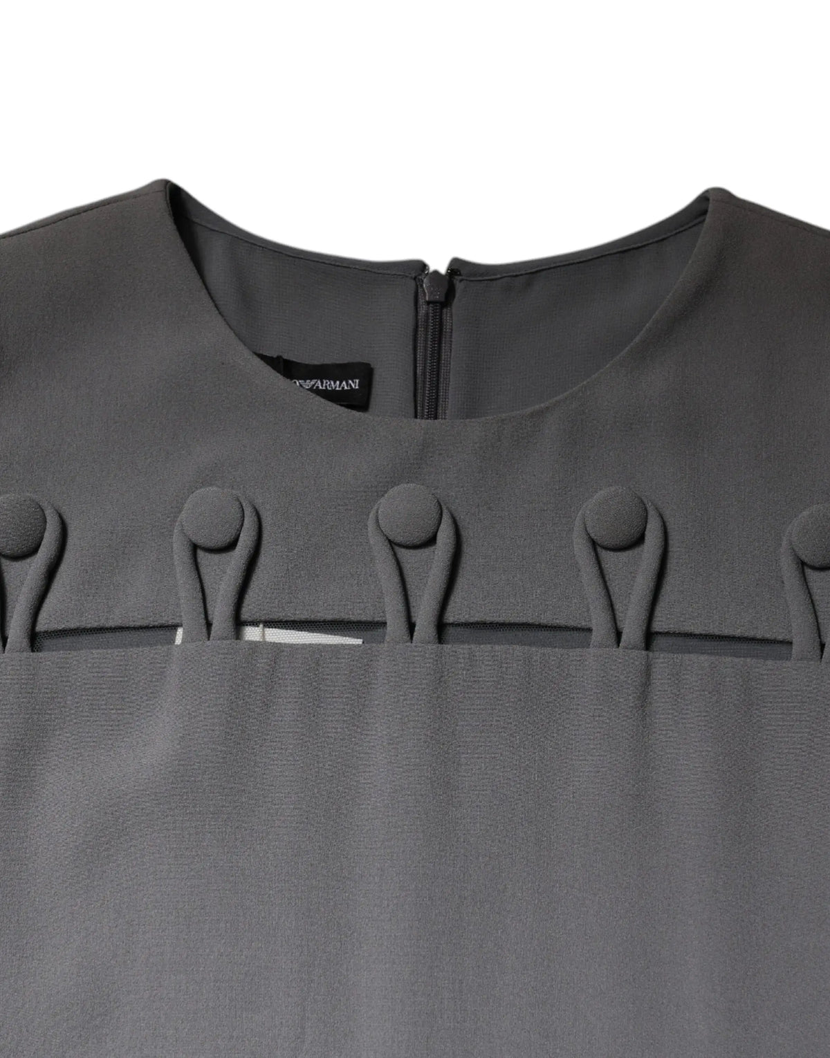 Robe courte emporio armani gris foncé en a ligne sans manches avec encolure ronde et découpes boutons sur le corsage