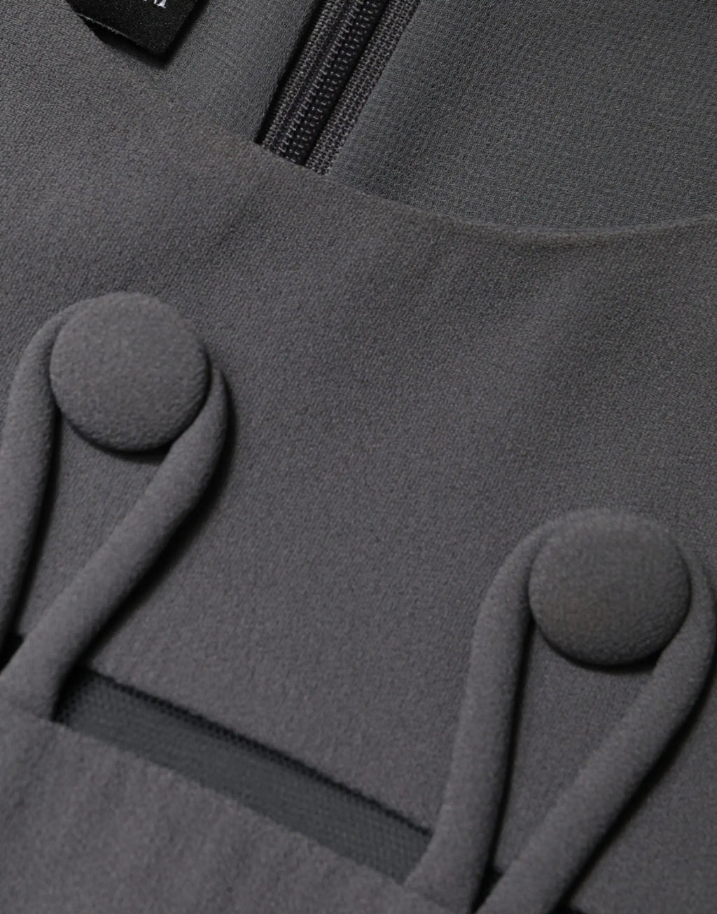 Manteau en laine gris foncé avec boutons ronds recouverts de tissu et fermeture éclair centrale emporio armani