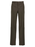 Pantalon en laine bicolore Fendi, coupe élégante, porté sur un mannequin, avec détails de couture sophistiqués.