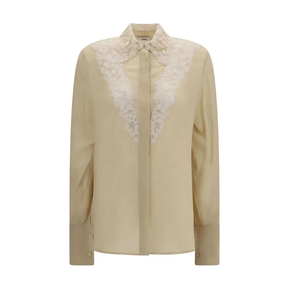 Blouse beige fendi en soie avec col en dentelle blanche délicate et panneau avant en dentelle