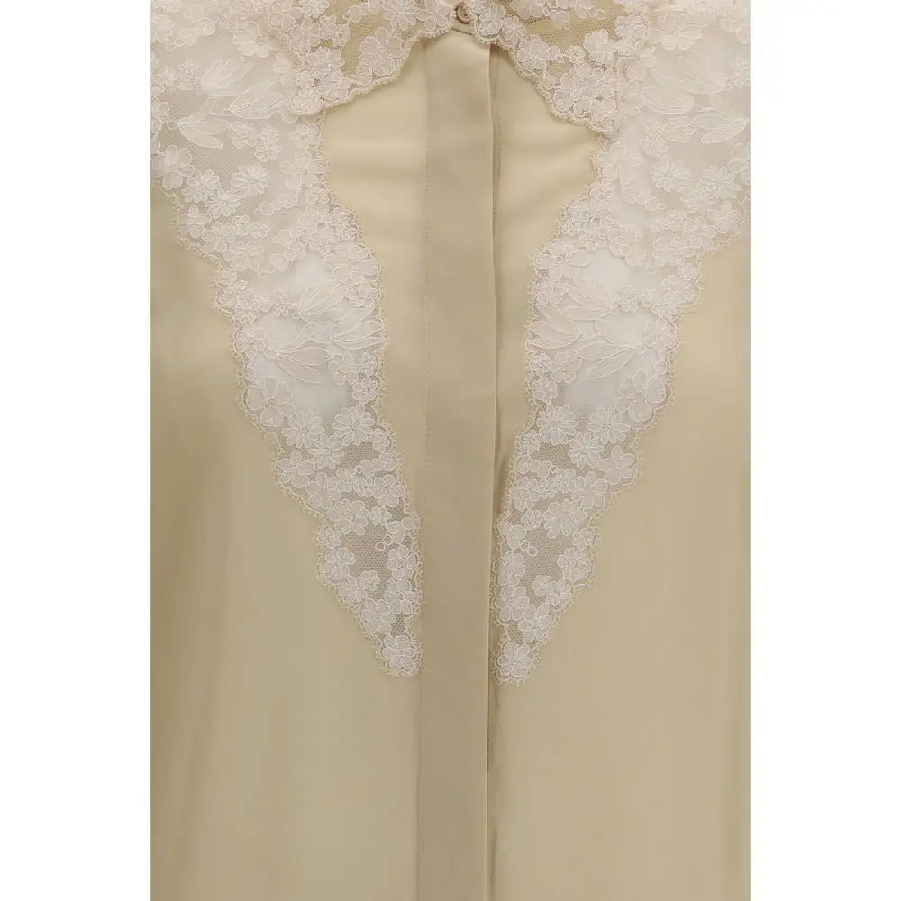 Robe chemise en soie beige fendi délicate avec dentelle florale blanche le long du décolleté