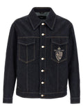 Veste en denim bleu foncé fendi avec écusson brodé sur la poche poitrine gauche et boutons blancs en coton