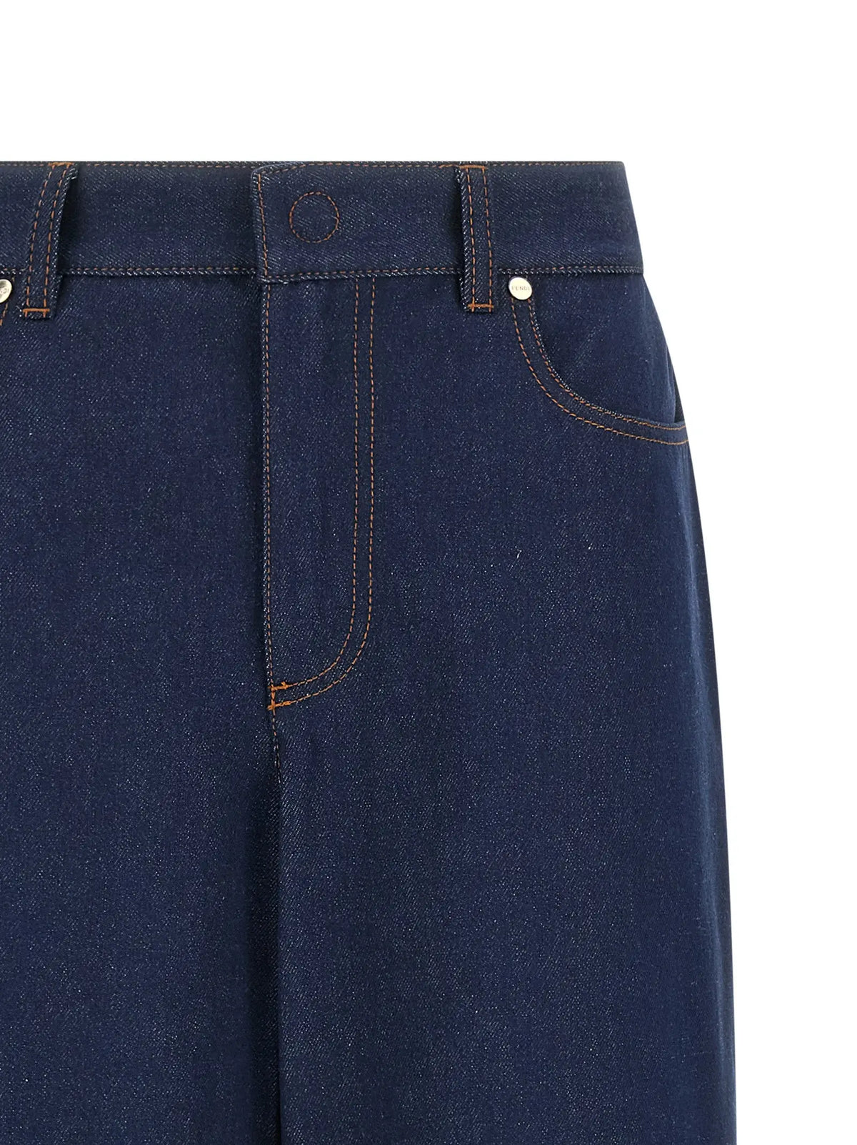 Jean en coton fendi bleu denim indigo foncé avec coutures orange contrastantes et boutons argentés
