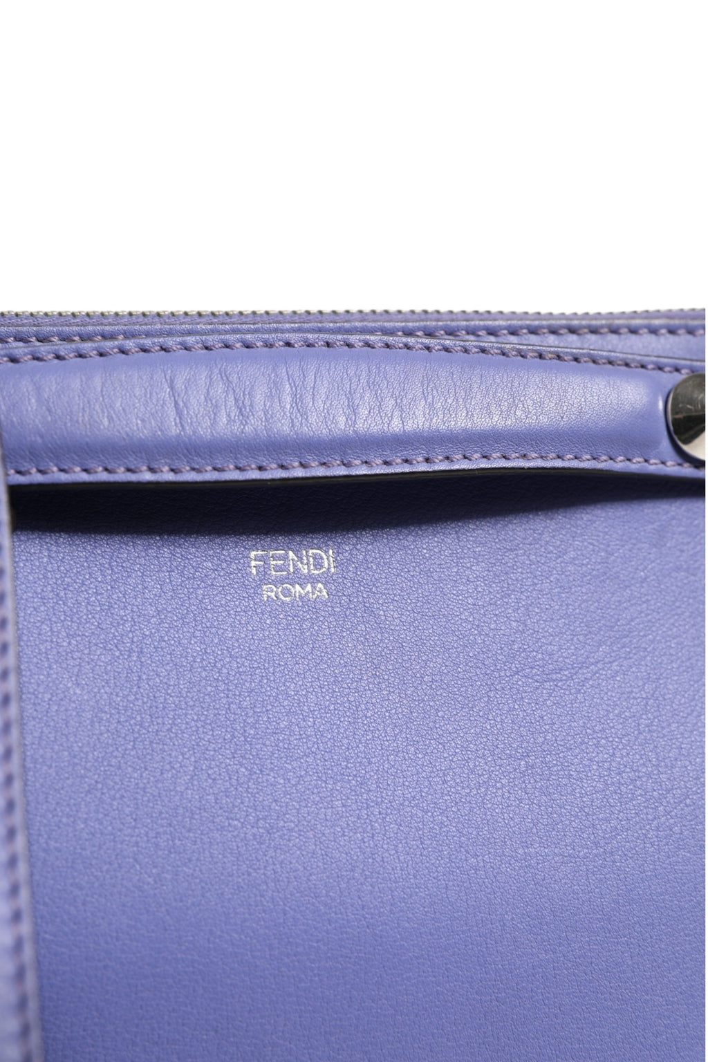 Sac Fendi By The Way en toile monogramme avec poignée en cuir et détails en métal, vue de face.