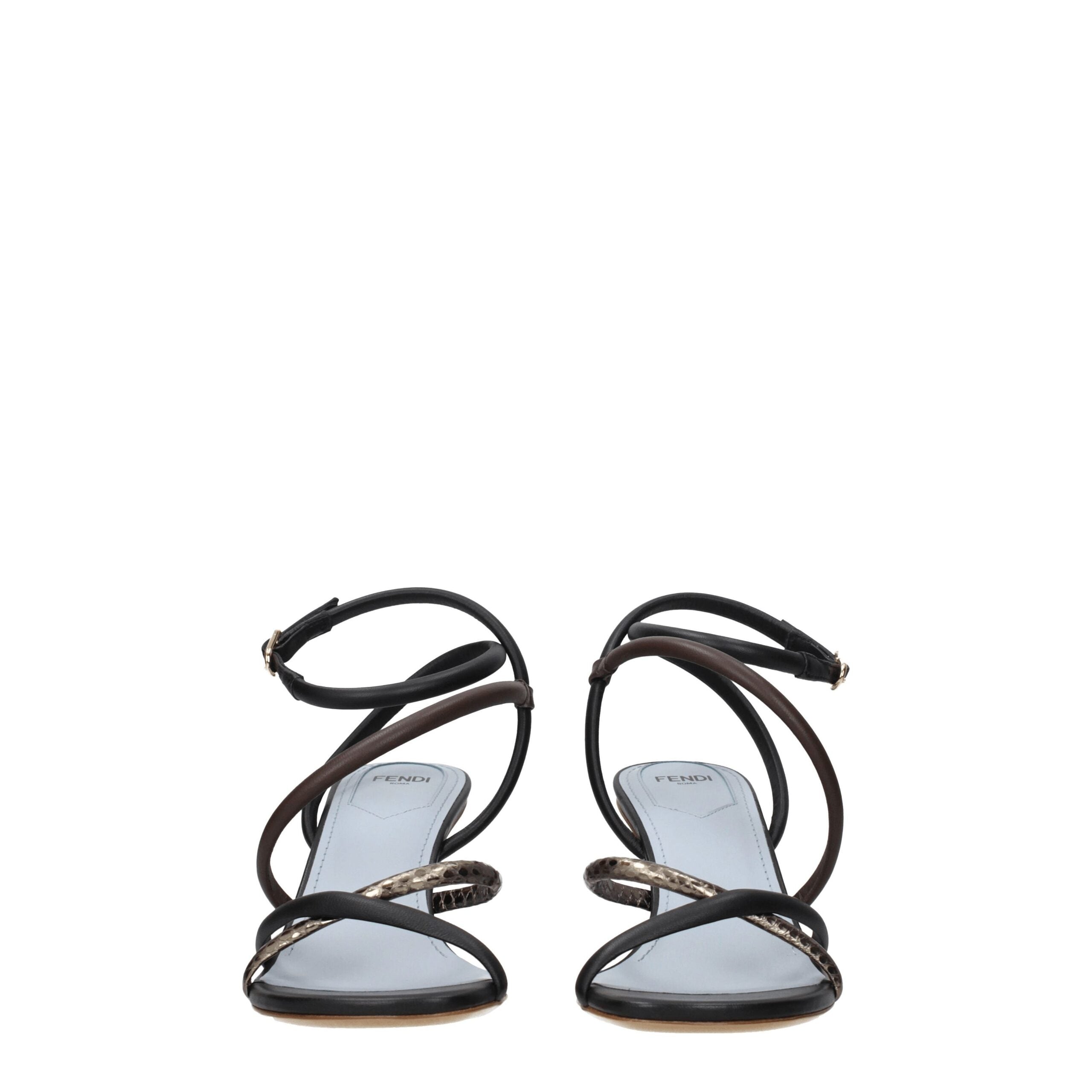 Sandales plates en cuir multicolore de Fendi, design élégant et coloré, visibles avec semelle et détails en cuir.
