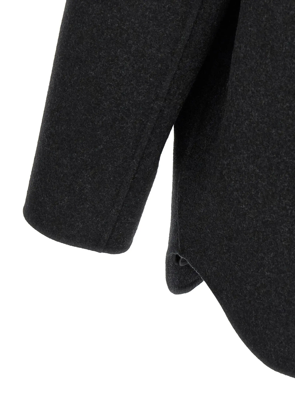 Manche de manteau gris fendi en laine vierge avec tissage texturé subtil et couture nette et ajustée