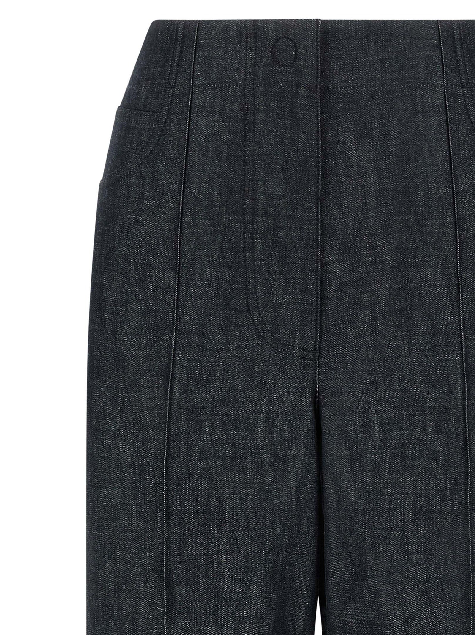 Jeans Fendi en coton bleu taille haute, coupe classique, avec détails de couture visibles.