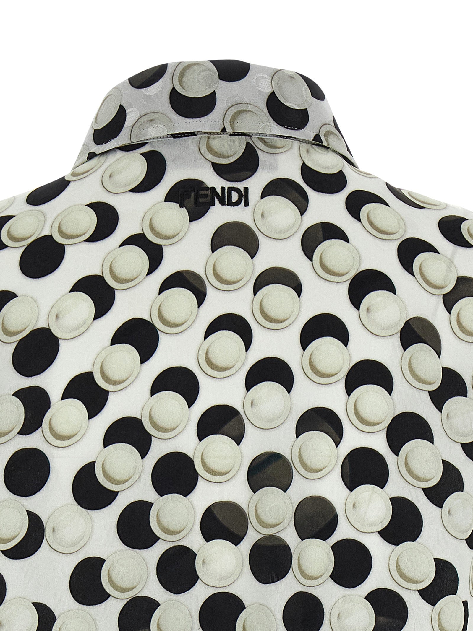 Chemise en soie multicolore Fendi avec motif coloré, manches longues et col classique, élégante et tendance.