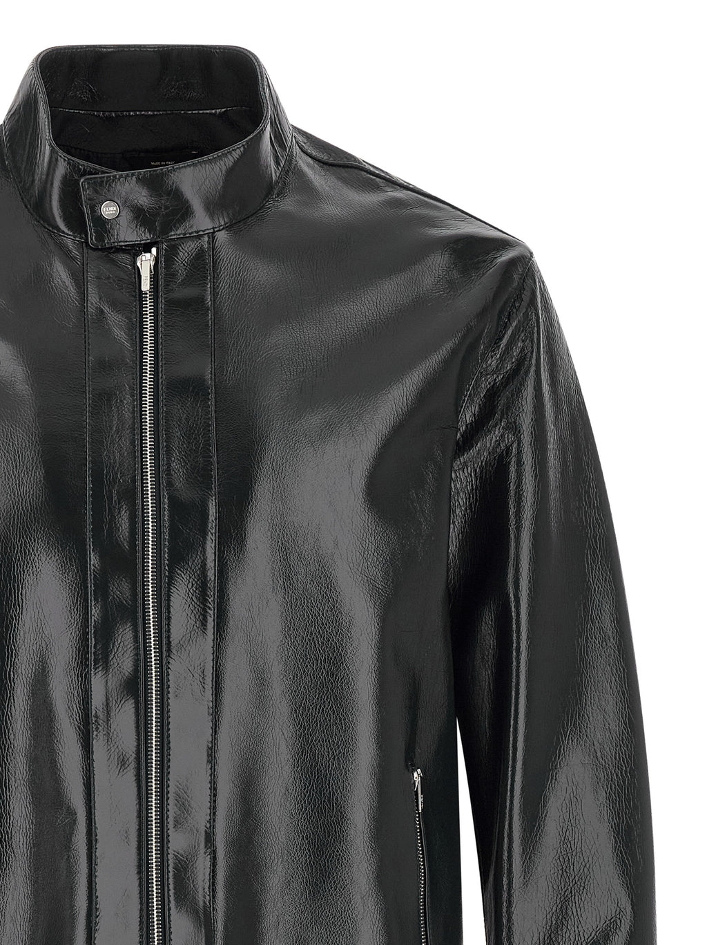 Veste en cuir d'agneau bleu de Fendi, veste élégante en cuir pour homme avec détails sophistiqués.
