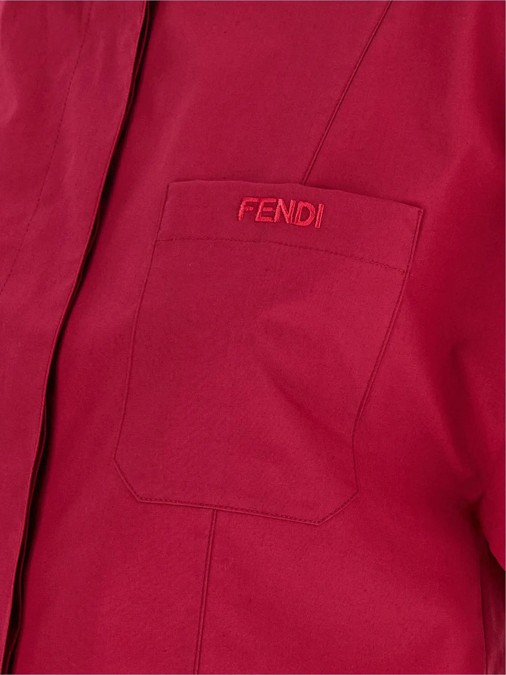 Veste fendi rouge vibrante en coton avec logo brodé assorti sur la poche poitrine