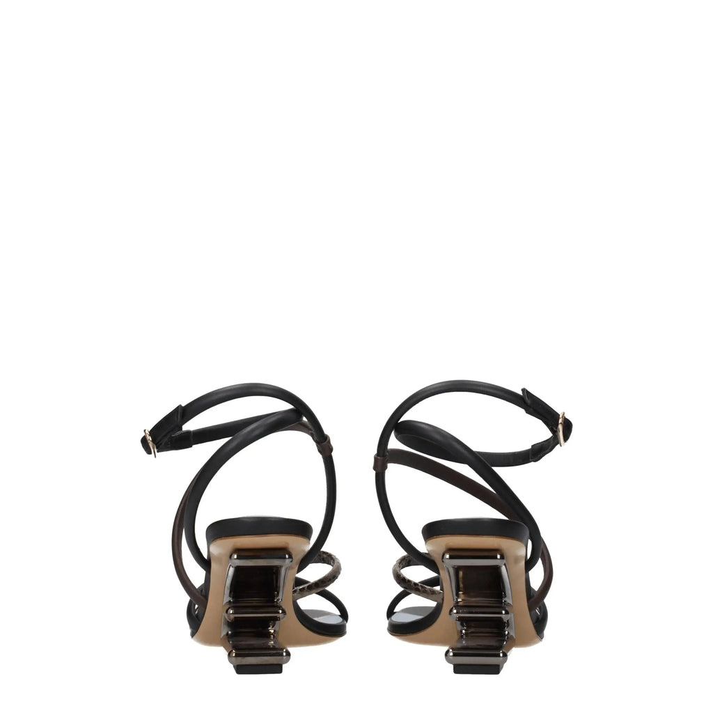 Fendi multicolor leather flat sandals en cuir noir avec talon bloc métallique distinctif