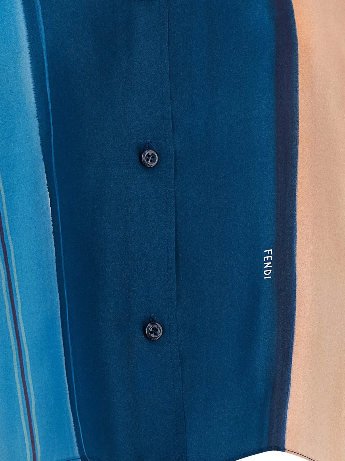 Chemise boutonnée fendi bleu marine en soie multicolore avec tissu texturé subtil et rayures verticales bleu clair sur le côté