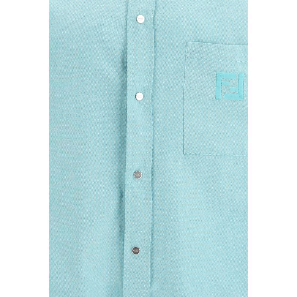 Chemise bleue en coton de marque Fendi, adaptée pour homme, avec col classique et manches longues, visible en gros plan.