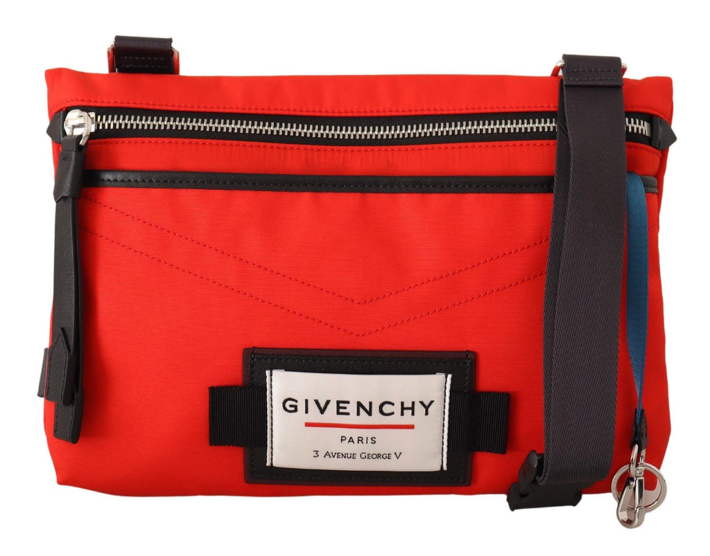 Sac à bandoulière Givenchy Downtown en polyamide rouge, design plat avec logo Givenchy visible sur l'avant.