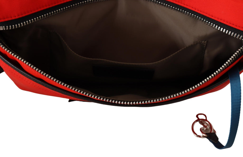 Sac à bandoulière Givenchy Downtown en polyamide rouge, élégant et pratique, avec détails de la marque visible.