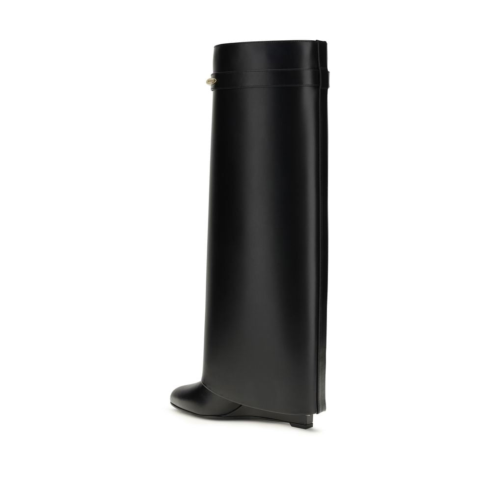 Bottes Givenchy Bos Taurus en cuir de veau noir, design élégant et sophistiqué, visibles avec fermeture à glissière et semelle en cuir.