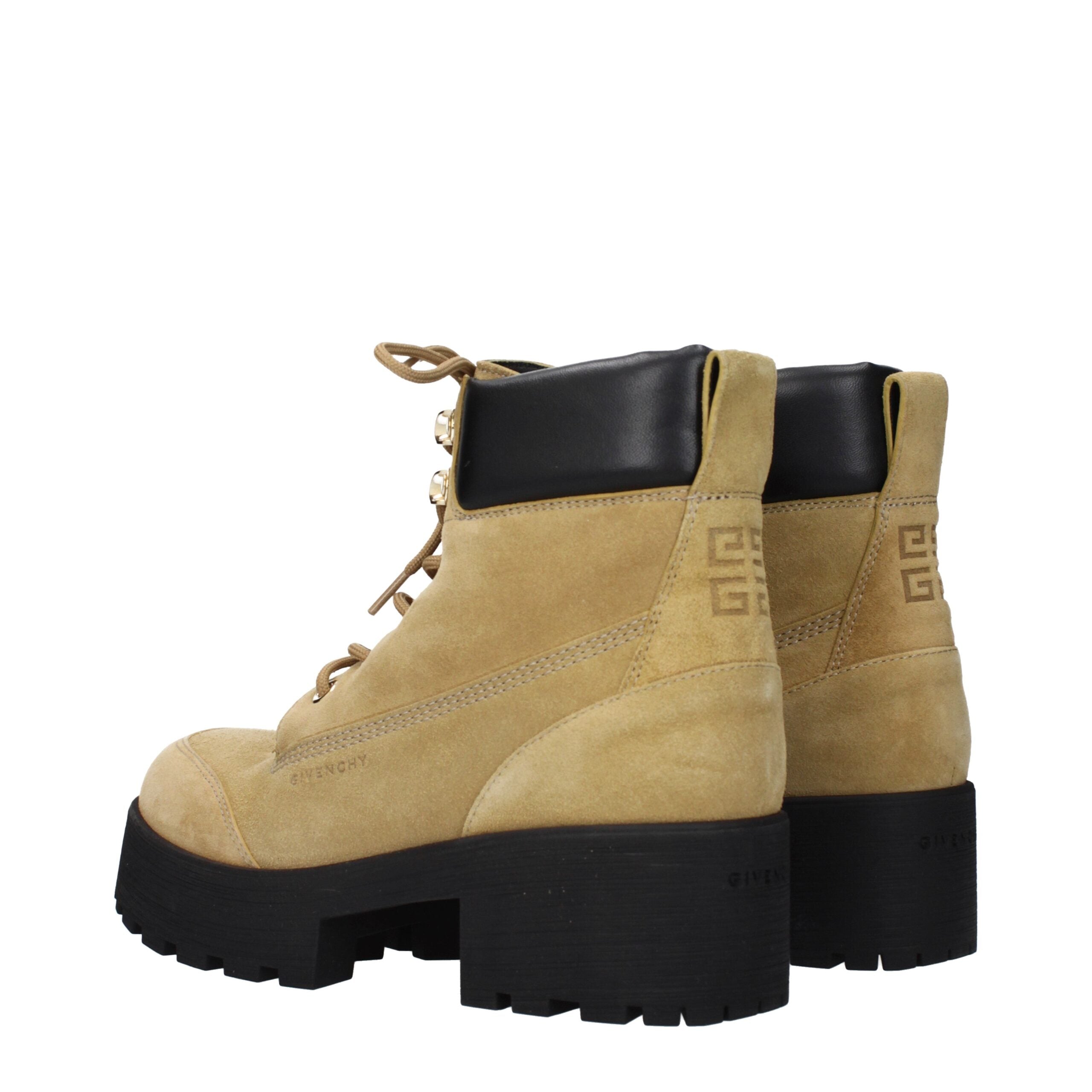 Bottes ankle en cuir marron Givenchy, élégantes et sophistiquées, avec finition soignée et semelle en cuir.