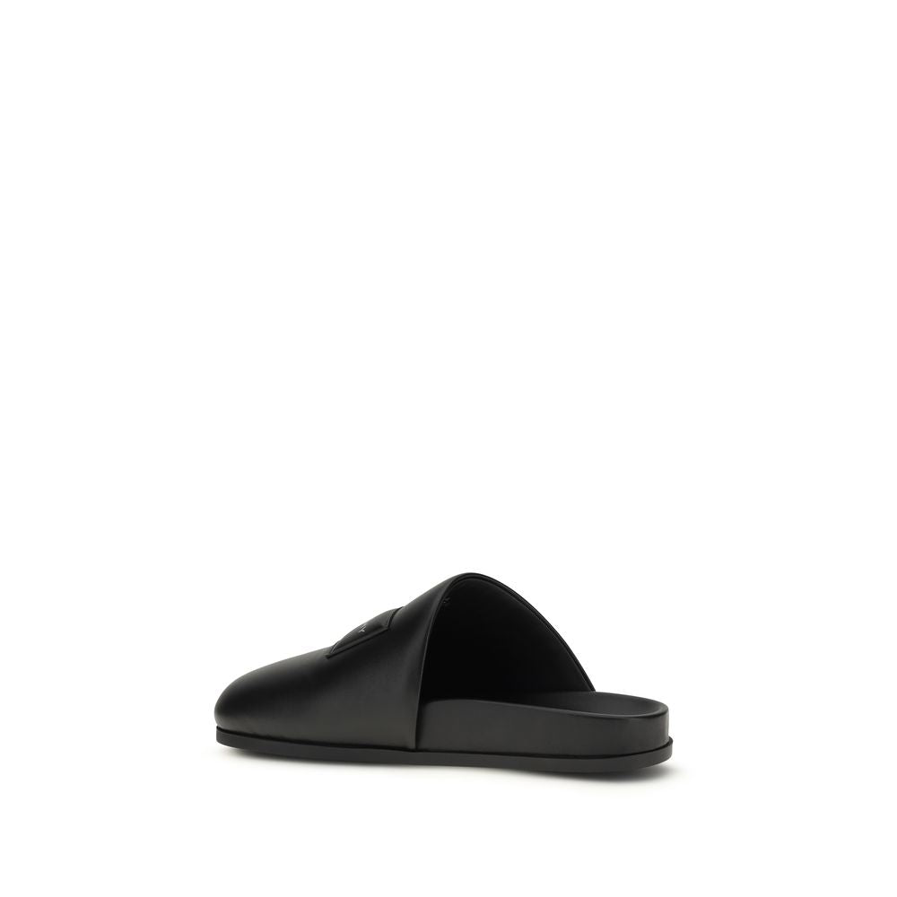Mules Givenchy Bos Taurus en cuir de veau noir, élégantes, avec une silhouette raffinée et des détails sophistiqués.
