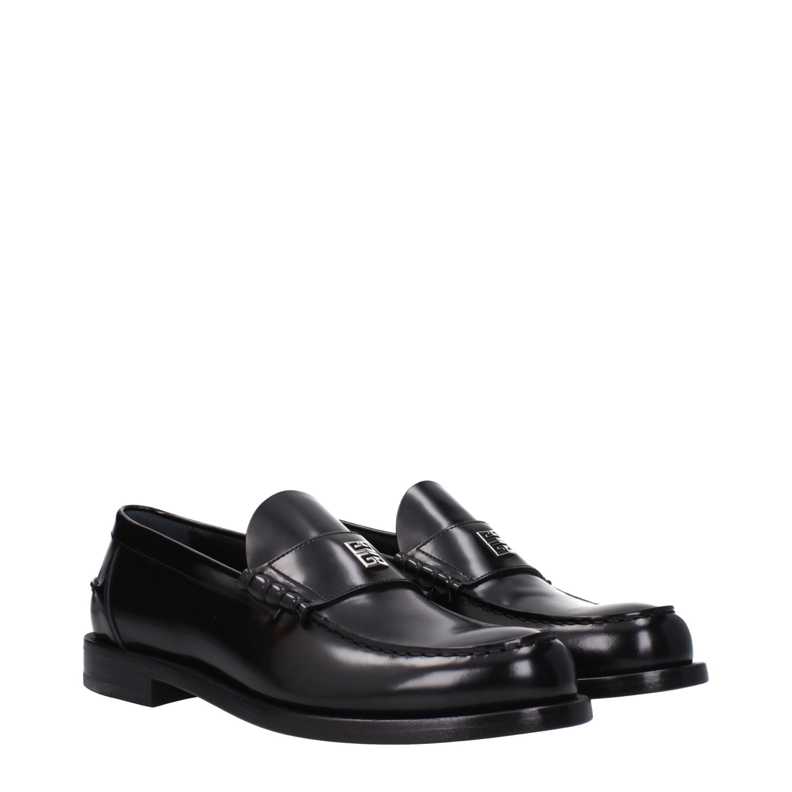 Chaussures mocassins en cuir noir de Givenchy, slip-on, élégantes et stylées pour homme ou femme.