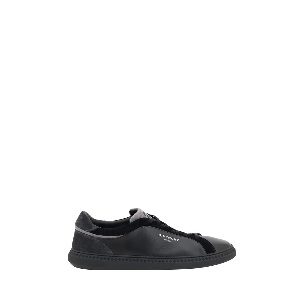Chaussures Givenchy G Set en cuir noir, sneakers élégants avec logo distinctif, vues en gros plan sur la texture et la conception.