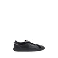 Chaussures Givenchy G Set en cuir noir, sneakers élégants avec logo distinctif, vues en gros plan sur la texture et la conception.