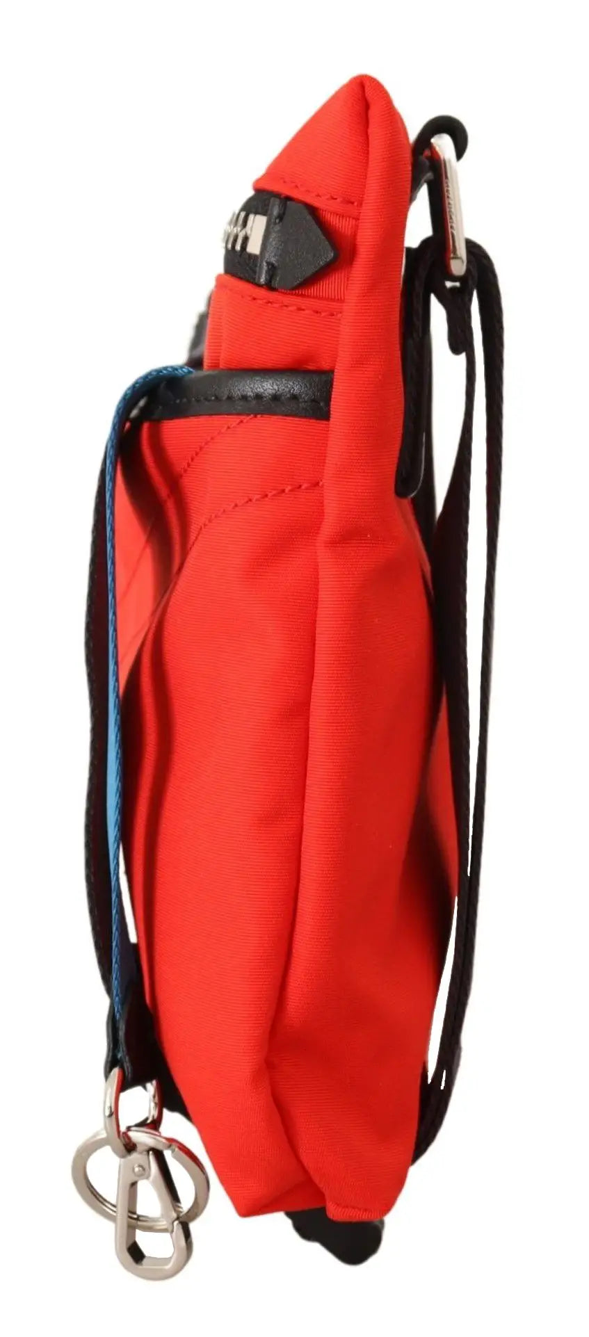 Sac bandoulière donnéby en polyamide rouge avec bordure en cuir noir et ferrures argentées