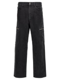 Jeans noirs en coton de denim Givenchy, coupe classique avec détails élégants, visibles en gros plan.